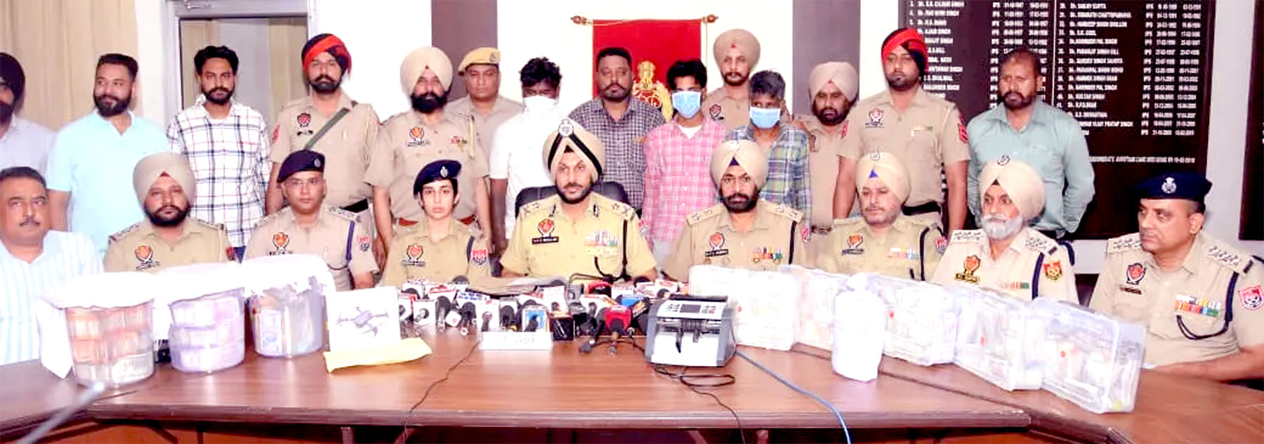 Cross-border smuggling: Three arrested with 1 kg heroin and Rs 45.19 lakh drug money; Case registered at Verka police station, Amritsar.